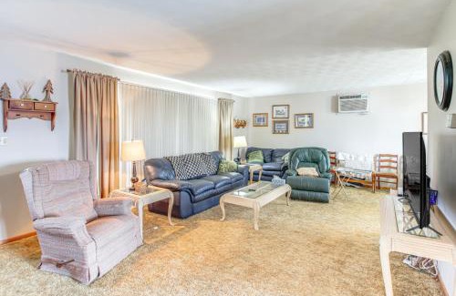 Argyle House | Riverfront Gem with Kayaks and Yard in Montrose!