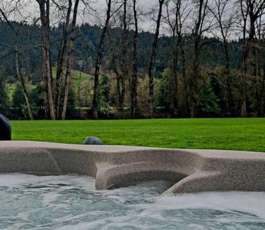 Roseburg Apartment | Riverfront Hideaway - Hot Tub - Private Entrance