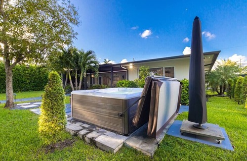 El Portal Villa | Riverfront Luxury Villa w/Paddle Boards & Jacuzzi!
