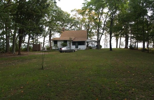 Topping Cottage | Riverfront - Rustic Cottage - 3+ acres - Wide Private Beach