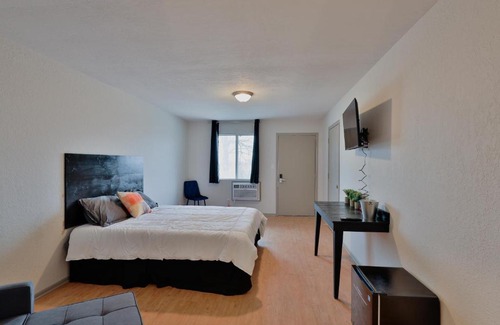 Warsaw Hotel | Rivers End Motel and RV Park