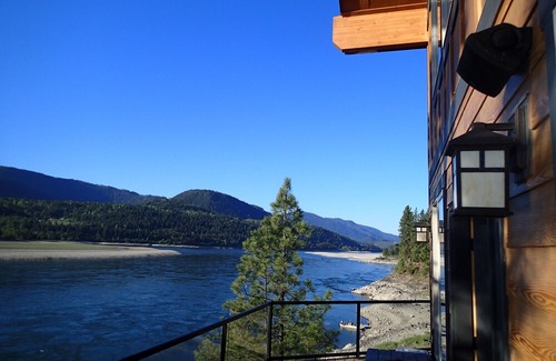 Northport Cabin | Riverside Custom Home - Black Bear Lodge