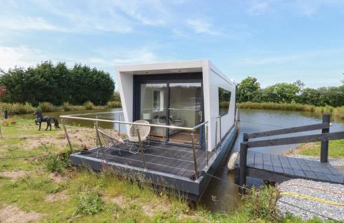 Saint Columb Major House | Riverside Exclusive Retreat