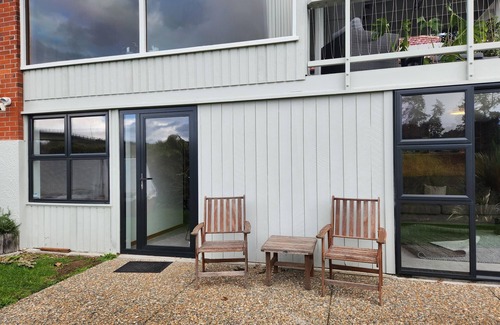 Claudelands Cottage | Riverside Hideout - Hamilton Downstairs Unit