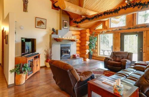 Badger House | Riverside Log Cabin On-Site Aurora Viewing!