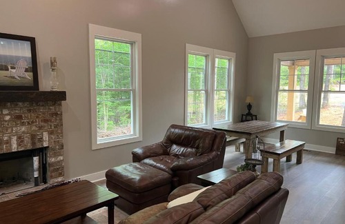 Forsyth House | Riverside Luxury Cabin, close to JACKSON LAKE - BRAND NEW construction on the banks of The Towaliga River