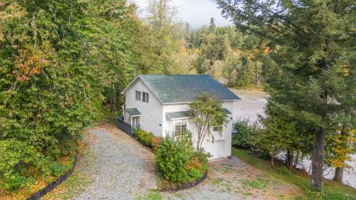 Concrete House | Riverside Retreat on Skagit River