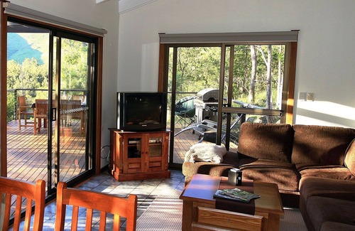 Bindera House | Riverview Cottage: serene views over the Barrington River