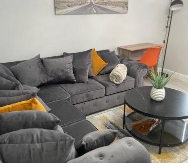 Canary Wharf Apartment | Riverview luxury apartment