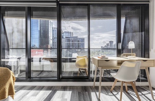 Melbourne Central Business District Apartment | Riverview Suites by EdgeTrip