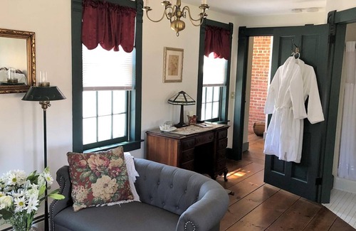 Deep River Center Bed & Breakfast | Riverwind Inn Bed & Breakfast