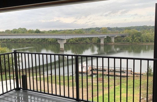 Warsaw Hotel | Rm 2 -Waterfront Double Queen/2nd floor