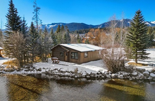 Wilson Cabin | RMR: Fish Creek Cabin- Charlie in Wilson, WY