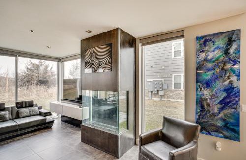 Elkhart Lake House | Road America Retreat Modern Villa with Garage!