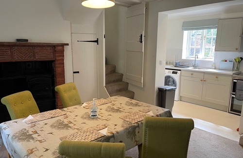 Great Limber House | Roadside Cottage - Period Property in Beautiful Rural Location