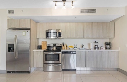 Brickell House | Roami at Habitat Brickell | Pool + Gym | 2 Bedroom