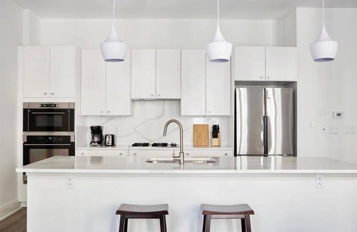 Central Business District Apartment | Roami at St. Charles | 2 Bedroom w/Balcony