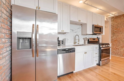 Arts/Warehouse District House | Roami at The Churchill | 2 Bedroom w/Balcony