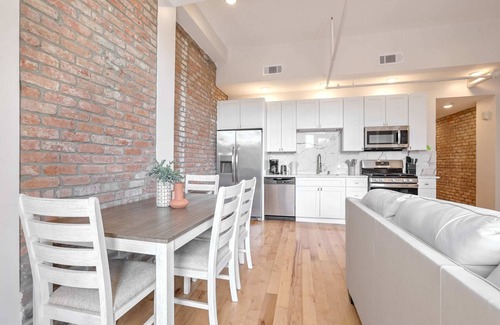 Arts/Warehouse District House | Roami at The Churchill | 2 Bedroom w/Balcony