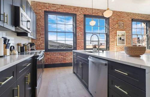 Arts/Warehouse District House | Roami at The Lola Near Bourbon St 3BR #53