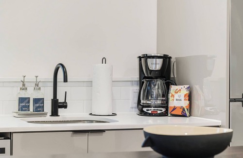 Midtown House | Roami at The Palace | 2 Bedroom | Queen