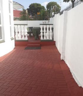 Robertsham House | Robertsham (Halaal) Self Catering Cottages 2