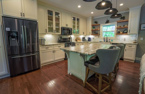 Dahlonega House | Robin's Nest-4 Bed/3.5 Bath/Game Room/Creek!