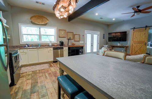 Dahlonega House | Robin's Nest-4 Bed/3.5 Bath/Game Room/Creek!