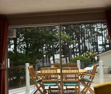 Hamworthy House | Robins Lodge by the sea