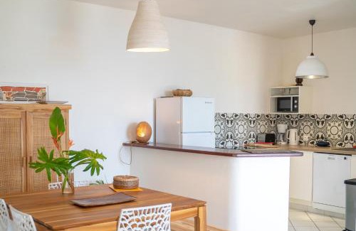 Terre-de-Haut House | ROCHES PERCEES *