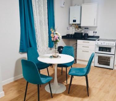 Wainscot Apartment | Rochester Castle, 2 Bed Modern Apartment