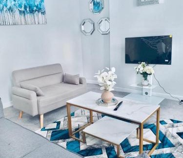 Wainscot Apartment | Rochester Castle, 2 Bed Modern Apartment
