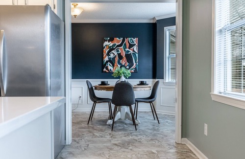 Sherwood House | Rock City Crash Pad - Cozy Space w/Stylish Design