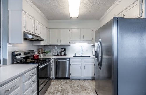 Sherwood House | Rock City Crash Pad - Cozy Space w/Stylish Design