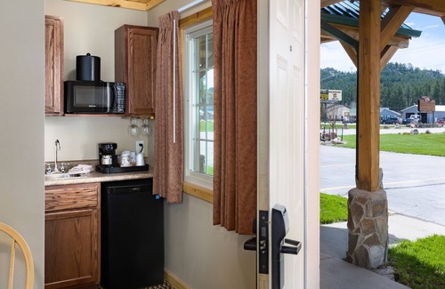 Custer Hotel | Rock Crest Lodge And Cabins