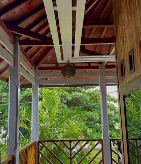 Hu'u House | Rock Pool Homestay