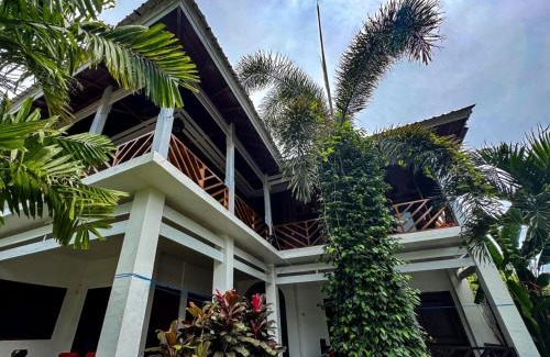 Hu'u House | Rock Pool Homestay