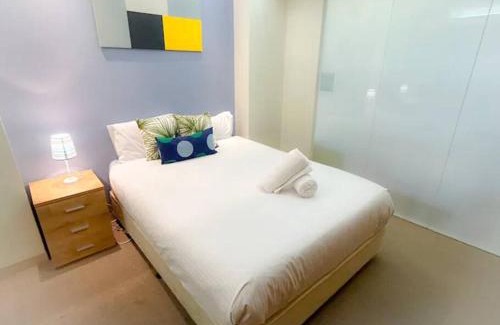 Melbourne Central Business District Apartment | Rocke Tompsitt Hotel