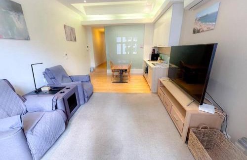 Melbourne Central Business District Apartment | Rocke Tompsitt Hotel