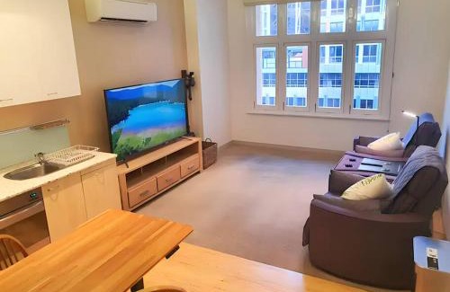 Melbourne Central Business District Apartment | Rocke Tompsitt Hotel