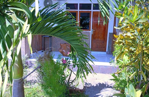 Hu'u House | Rocky homestay lakey nangas beach