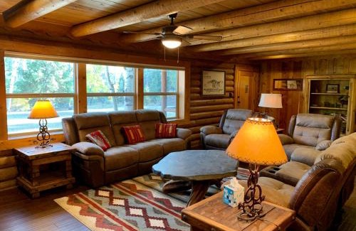 Red River House | Rocky Top Vista Log Cabin With High Speed Wifi