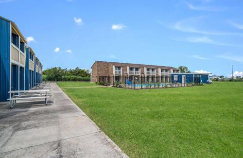 Crisfield Hotel | Rodeway Inn at Somers Cove Marina