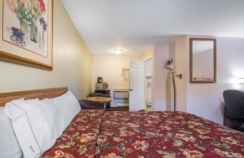 Bellows Falls Hotel | Rodeway Inn Bellows Falls