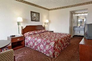 Concord Hotel | Rodeway Inn Concord - Kannapolis