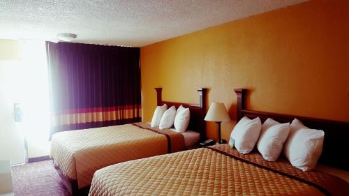 Concord Hotel | Rodeway Inn Concord - Kannapolis