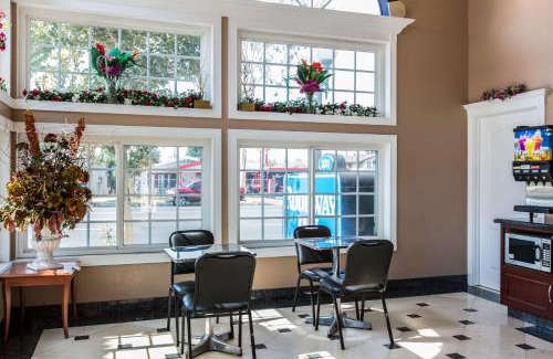 Cypress Hotel | Rodeway Inn Cypress - Buena Park