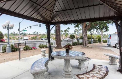 North Broadway Hotel | Rodeway Inn Escondido Downtown