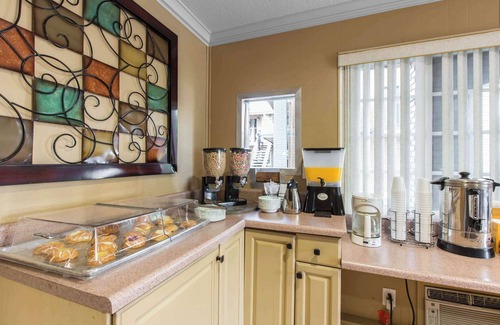 North Broadway Hotel | Rodeway Inn Escondido Downtown