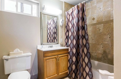 North Broadway Hotel | Rodeway Inn Escondido Downtown